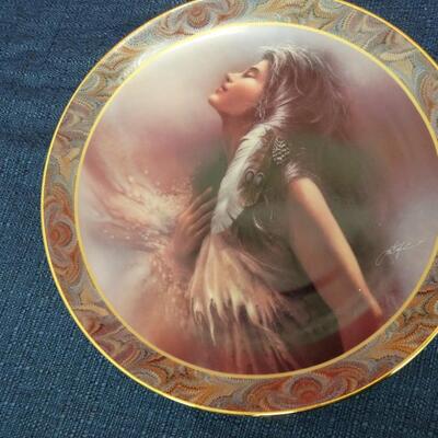 LOT 590.   VINTAGE DECORATIVE COLLECTOR PLATES