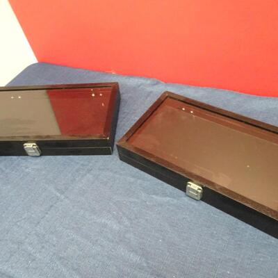 LOT 592. TWO DISPLAY CASES