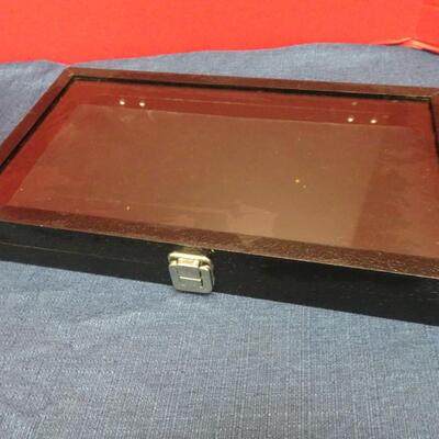 LOT 592. TWO DISPLAY CASES