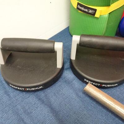 LOT 593. WEIGHTS AND EXERCISE GEAR