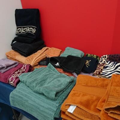 LOT 594. COLLECTION OF TOWELS