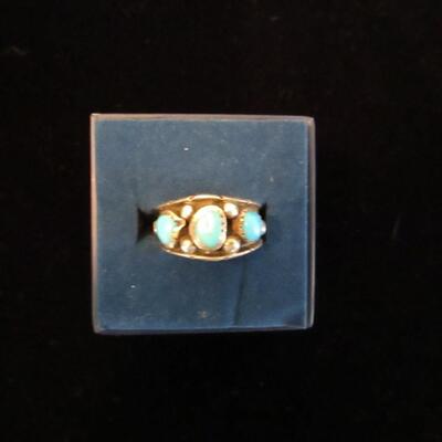 LOT 6  STERLING AND TURQUOISE RING