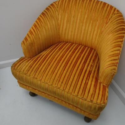 LOT 603. VINTAGE CHAIR ON CASTERS
