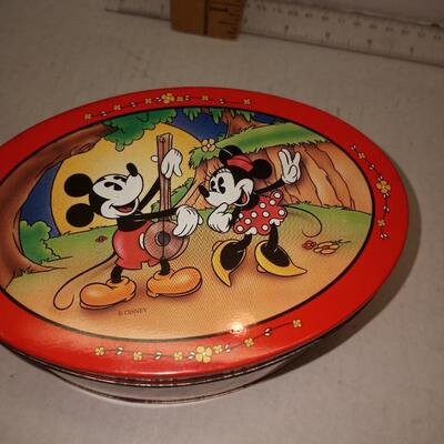 Vintage mickey and minnie serenade small oval tin