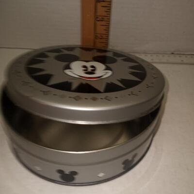 Vintage WALT DISNEY WORLD MICKEY MOUSE Round Tin