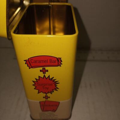 Russell Stover's Candies 1997 Looney Tunes Wile E. Coyote Surprise Tin