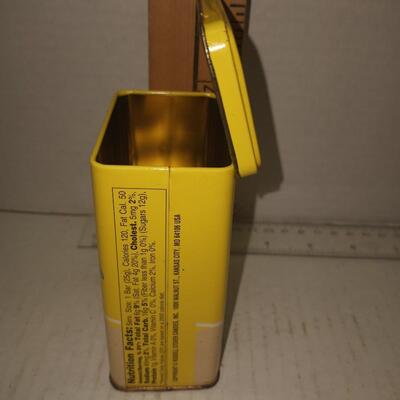 Russell Stover's Candies 1997 Looney Tunes Wile E. Coyote Surprise Tin