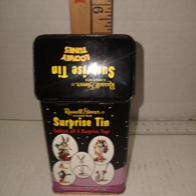 Russell Stover's Candies 1997 Looney Tunes Alien Surprise Tin