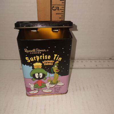 Russell Stover's Candies 1997 Looney Tunes Alien Surprise Tin