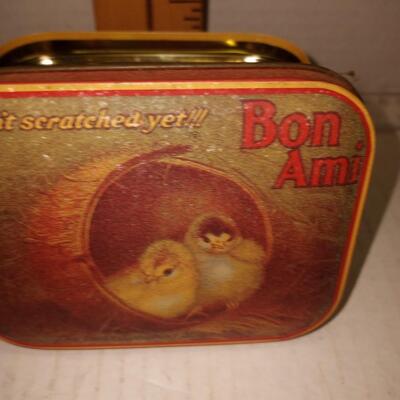 Bon Ami tin with chicks