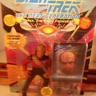 1993 Lt. Worf Action Figure NIP Unpunched Star Trek Next Generation Playmates