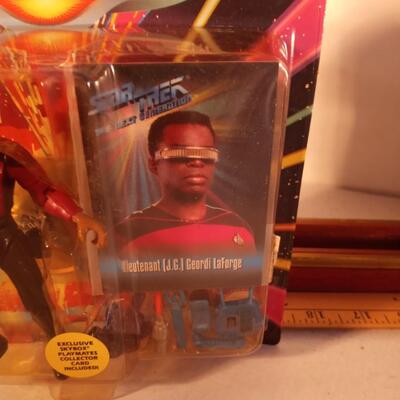 Geordi LaForge JG First Season Uniform Playmates 93 Star Trek Next Gen TNG Red