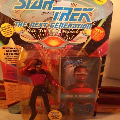 Geordi LaForge JG First Season Uniform Playmates 93 Star Trek Next Gen TNG Red