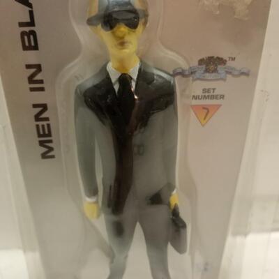 ShadowBox Men In Black #7 Figure With Trading Card Alien Series
