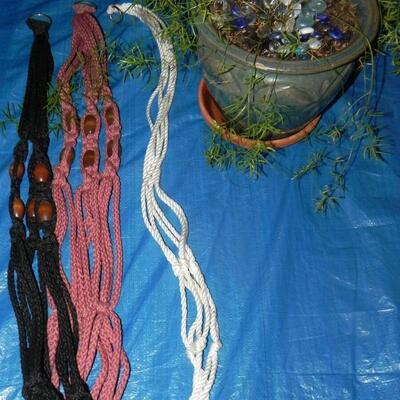 LOT 116 MACROMIA PLANT HANGERS & POTTED PLANT