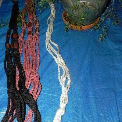 LOT 116 MACROMIA PLANT HANGERS & POTTED PLANT