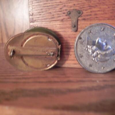 LOT 117  POCKET WATCH & MINITURE TRINKETS