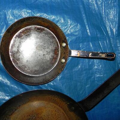 LOT 118  VINTAGE CAMPFIRE SKILLETS COWBOY STYLE