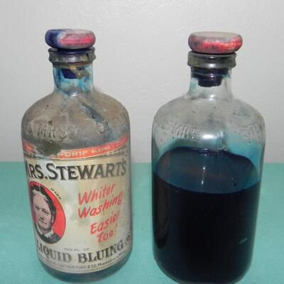 LOT 120  BEAKERS AND MRS STEWART VINTAGE BOTTLE