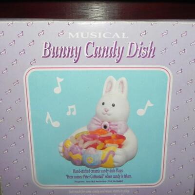LOT 126 EASTER ITEMS