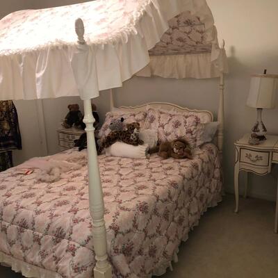 Full size Canopy bed