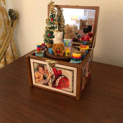 Enesco Carol of the bells music box