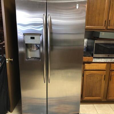 G&E profile refrigerator