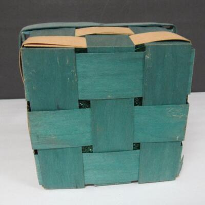 Vintage Wood Easter Basket With Cellophane Grass