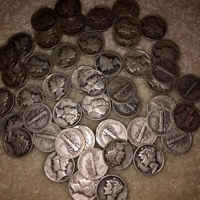 A lot of 49 Mercury Head Dimes 49 in total