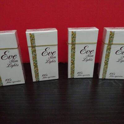 LOT 631 VINTAGE PRESIDENTIAL CAMP DAVID COLLECTABLE  (4 PACKS OF EVE CIGARETTES)
