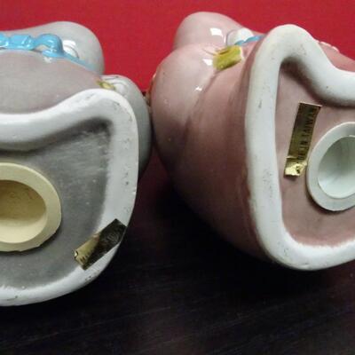 LOT 633. VINTAGE GLASSWARE SET AND VINTAGE HIPPO SALT AND PEPPER SET