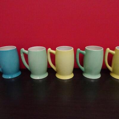 LOT 634  MUGS AND GLASSWARE