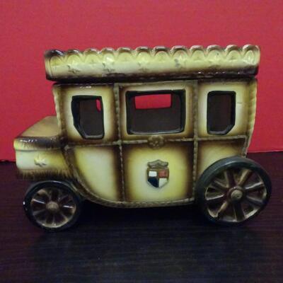 LOT 635. CREAMER SUGAR SET AND  PORCELAIN CARRIAGE