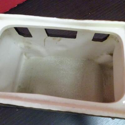 LOT 635. CREAMER SUGAR SET AND  PORCELAIN CARRIAGE