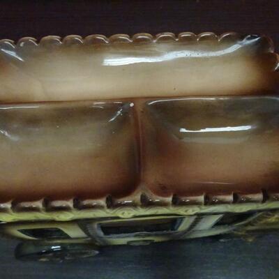 LOT 635. CREAMER SUGAR SET AND  PORCELAIN CARRIAGE