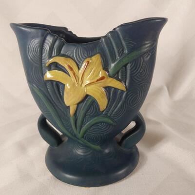 Roseville Zephyr Lilly Fan Vase