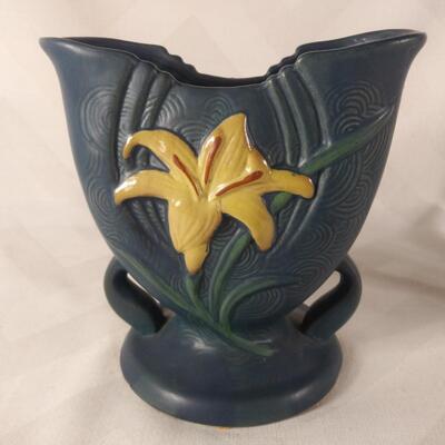 Roseville Zephyr Lilly Fan Vase