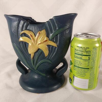 Roseville Zephyr Lilly Fan Vase