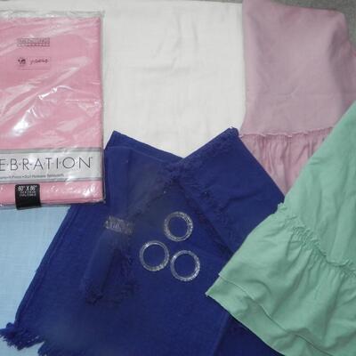 LOT 128  LINENS'