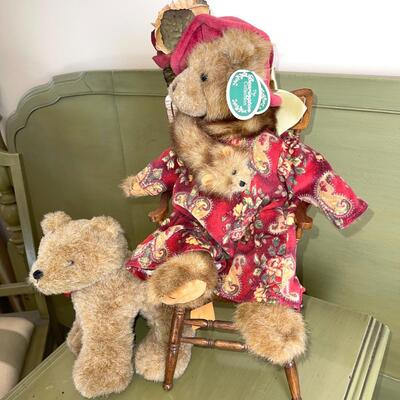 Lot 123 Small Hen in the Holly Designs Bear + Bearington Bear and Chair
