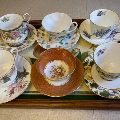 Lot 132 Lot 6 Bone China Teacups & Saucers Made in England