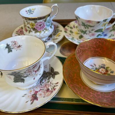Lot 132 Lot 6 Bone China Teacups & Saucers Made in England