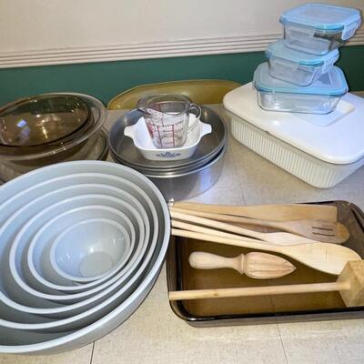 Lot 133 Kitchen Bakeware Bowls Pans Utensils Glass Metal Plastic