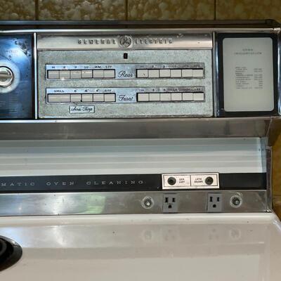 Lot 137 Vintage 1960 GE Sensi-Temp Stove & Large & Small Oven Storage Working