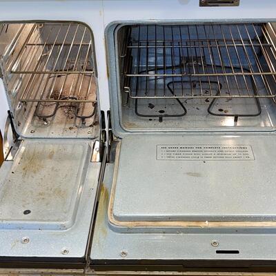 Lot 137 Vintage 1960 GE Sensi-Temp Stove & Large & Small Oven Storage Working