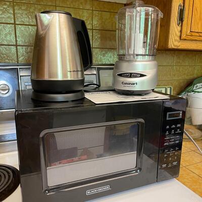 Lot 139 Black & Decker Microwave + Hamilton Beech Hot Pot + Cuisinart Mini Processor