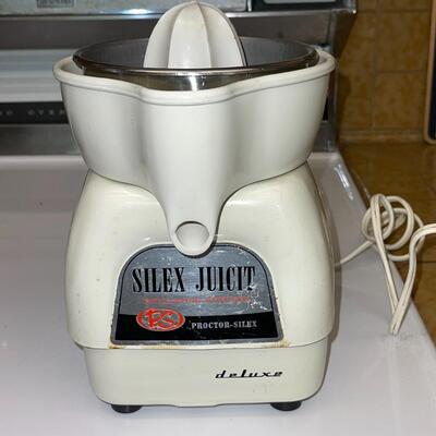 Lot 140 Deluxe Silex Juicer by Proctor Silex