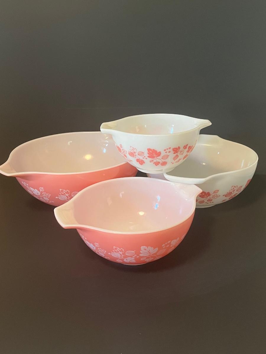 LOT 102: Vintage Pyrex Pink Gooseberry Mixing Bowl Set