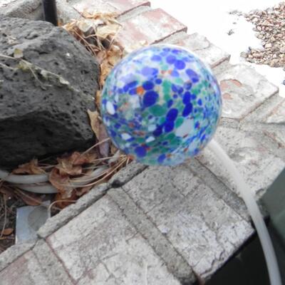 LOT 138  OUTDOOR DECOR