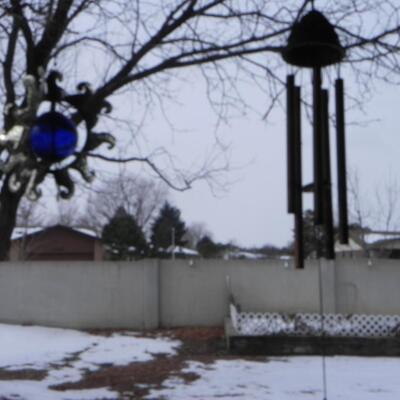 LOT 138  OUTDOOR DECOR